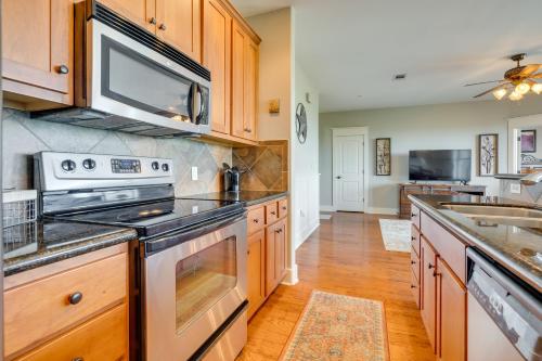 Jonestown Condo on Lake Travis with Community Pool! in Jonestown, USA