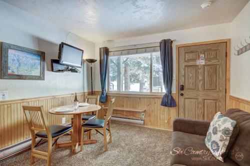 Affordable and Cozy Condo Steps from Main Street with Spacious Lobby, Hot Tubs PM3B in Breckenridge (CO)