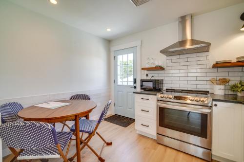 Beautiful Cape May Cottage Walk to Beach and Mall! in Cape May, USA