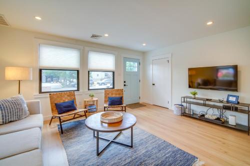 Beautiful Cape May Cottage Walk to Beach and Mall! in Cape May, USA