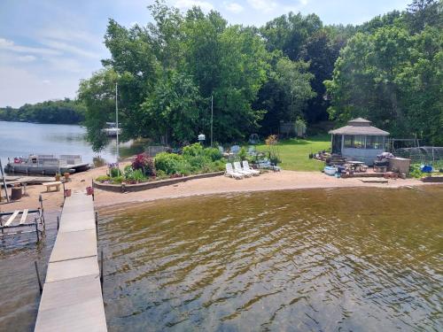 StoneWall House Lakeside Suite in Lake Elmo, USA