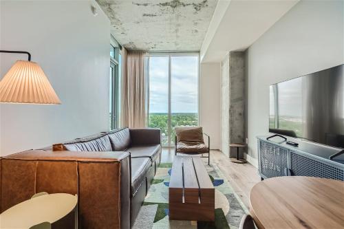 Spacious 1 BR condo - Amazing views - Pool - Kitchen - Rainey Street Historic District, TX