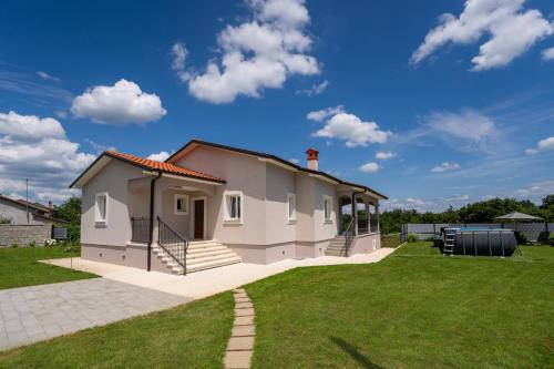 Holiday house Leana in Zabrežani