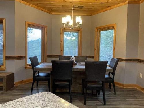 Nature Lovers' Dream - Diamond Bear Home in Tellico Plains