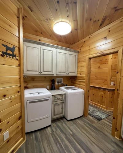 Diamond Bear - 4 Bedrooms 35 Baths Sleeps 8 home - image 12