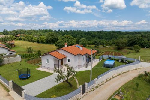 Holiday house Leana in Zabrežani