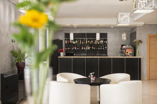 Simon Hotel - image 6