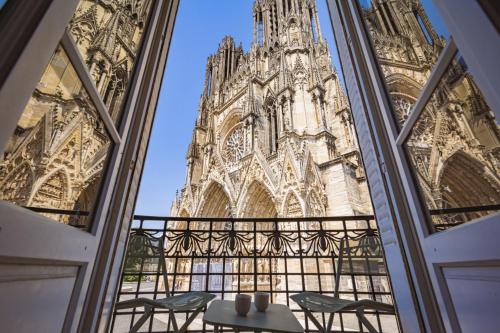 Au pied de la Cathédrale #vuemagique - Location saisonnière - Reims
