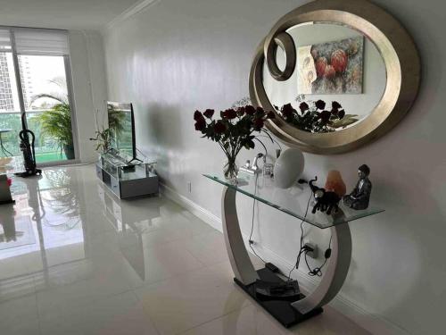 Departamento nuevo en Sunny Isles frente a la playa in Miami Beach, USA
