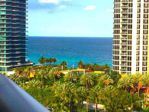 Departamento nuevo en Sunny Isles frente a la playa in Miami Beach, USA