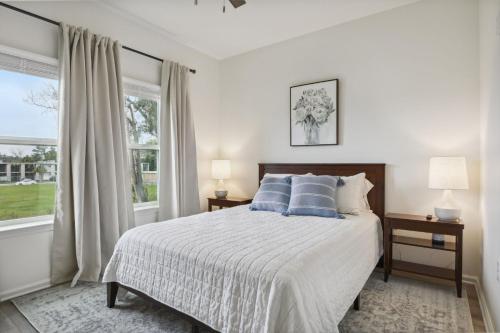 Vacation Rental in Old Town Bay St Louis plus parking for RV in Bay Saint Louis, USA