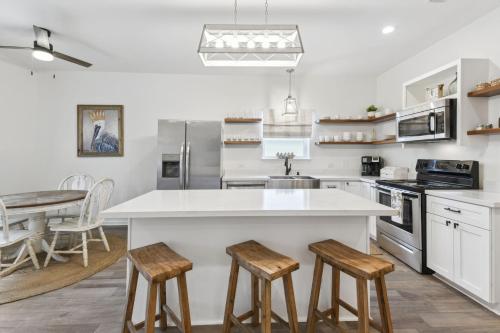 Vacation Rental in Old Town Bay St Louis plus parking for RV in Bay Saint Louis, USA