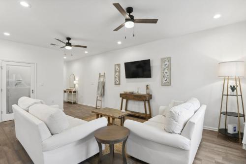Vacation Rental in Old Town Bay St Louis plus parking for RV in Bay Saint Louis, USA