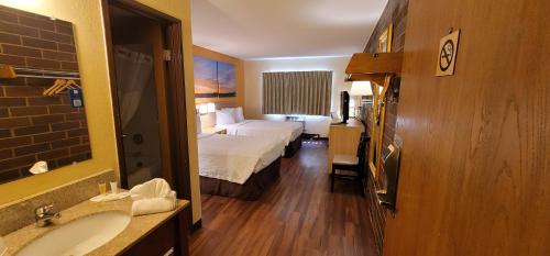 Days Inn by Wyndham Rockford - main image