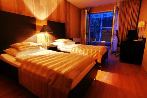2 twin beds