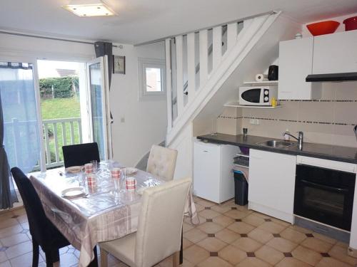 Appartement Merville-Franceville-Plage, 2 pièces, 4 personnes - FR-1-465-11 - Location saisonnière - Merville-Franceville-Plage