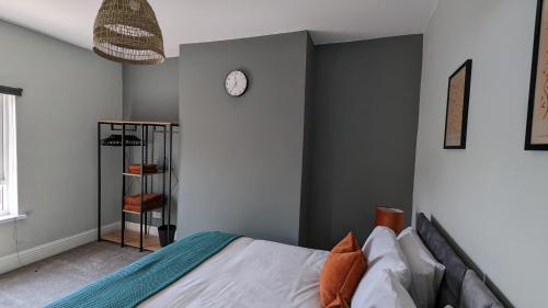 Huge Weekly & Monthly Savings - Free Parking - Wi-Fi & Netflix, Wolverhampton (foto 5)