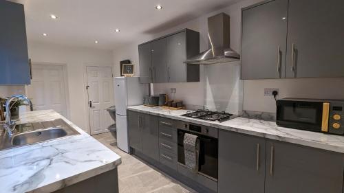 Huge Weekly & Monthly Savings - Free Parking - Wi-Fi & Netflix, Wolverhampton (foto 9)