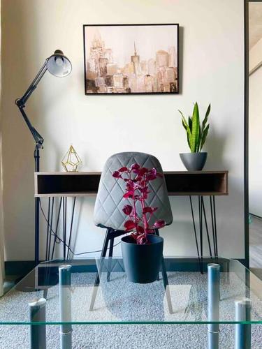 Cozy & Modern - Near the Airport photo 4