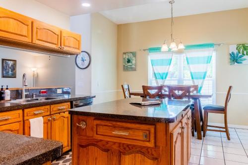 Huge Home in Palm Harbor with Pool and Jacuuzi in Palm Harbor, USA