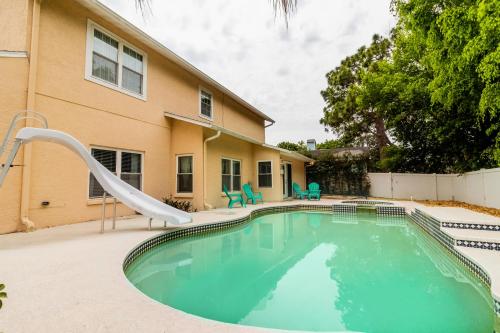 Huge Home in Palm Harbor with Pool and Jacuuzi in Palm Harbor, USA