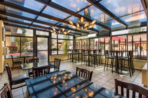 Best Western Plus Placerville Inn - image 4