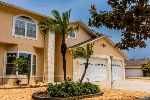 Huge Home in Palm Harbor with Pool and Jacuuzi in Palm Harbor, USA