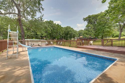 Lakefront Grove Cabin Near Fishing Dock and Pool