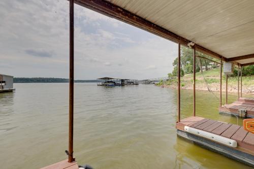 Lakefront Grove Cabin Near Fishing Dock and Pool