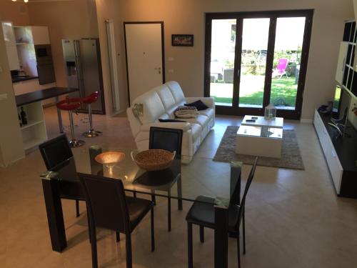 Shared lounge/TV area, Luxury Villa Park in Belvedere Lidia