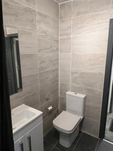 Arley House Rooms With Shared Bathroom - Tap to explore photos