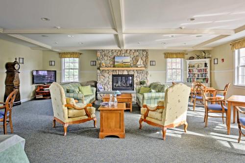 Wells Condo with Pools Tennis Beach Trolley and More - image 6