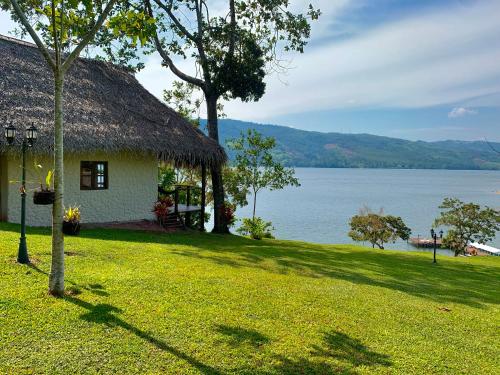 . Sauce Lodge - Laguna Azul