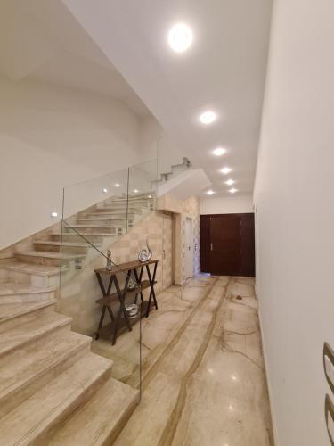 Luxurious & Charming Villa, Sheikh Zayed (foto 8)