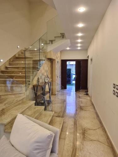 Luxurious & Charming Villa, Sheikh Zayed (foto 6)