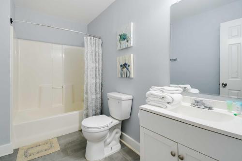 Summertime Getaway - Steps from Atlantic Beach! - image 3
