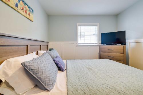 Summertime Getaway - Steps from Atlantic Beach! - image 11