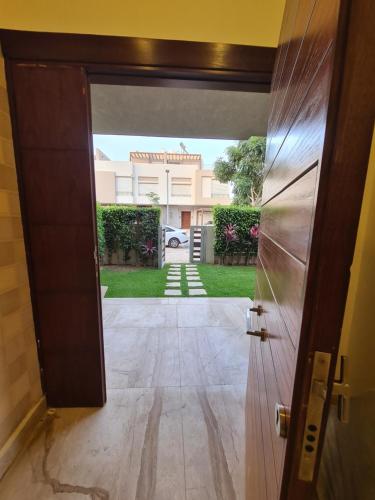 Luxurious & Charming Villa, Sheikh Zayed (foto 5)