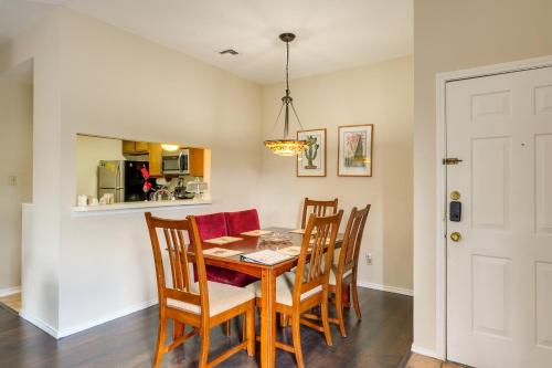 Charming San Antonio Condo with Pool and Hot Tub! in San Antonio, USA