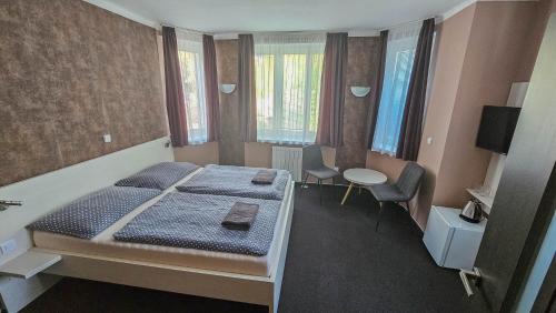 Almond, Teplice