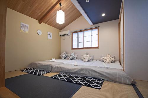 【時の宿·二条】RoomB二条城前駅から徒歩5分、歴史的な名所に囲まれた宿、京都駅、祇園、清水寺にアクセス便利。