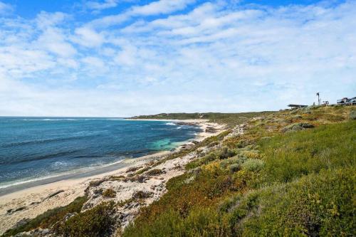 'The Love Shack' Pet-Friendly Beach Bungalow