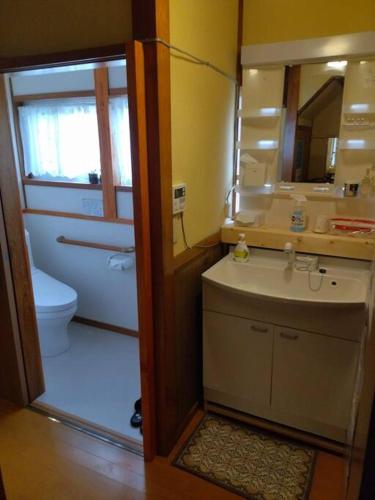 Private Room in Japanese Vintage House 民家の一室 2 Beds, Smoke Free, Free Parking Good to Travel for Tashiro Cats Island no2, Ishinomaki (foto 8)
