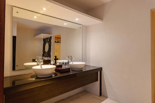Four-Bedroom Villa with Private Pool image 10