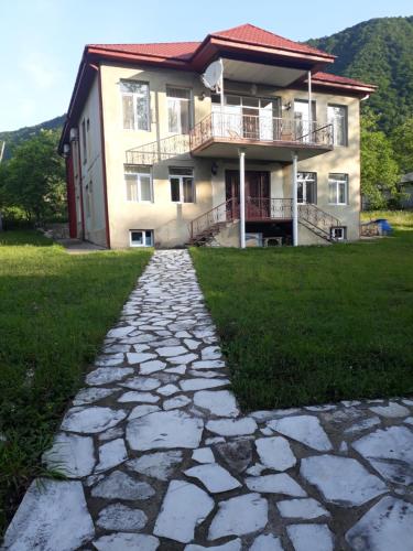 House at the Forest / სახლი ტყის პირას