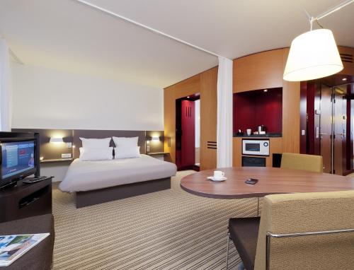Novotel Suites Clermont Ferrand Polydome - Hotel - Clermont-Ferrand
