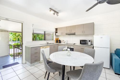 Clifton Sands Holiday Apartamentos (Clifton Sands Holiday Apartments) in Playa Clifton