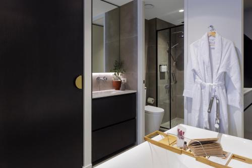 Executive Veriu Suite image 7