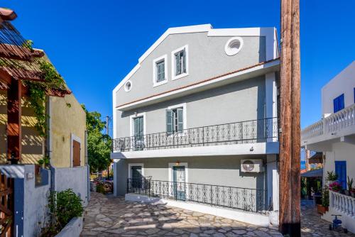 2 bedrooms, 5 beds