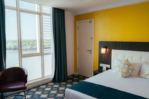 room detail thumbnail 1